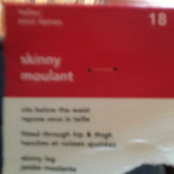 NWT Plus size jeans with embroidered floral design - Picture 4 of 4